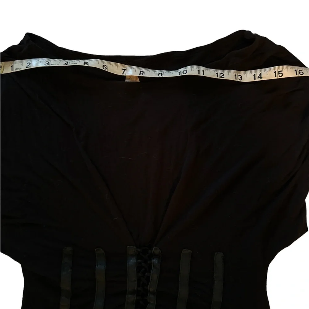 Sexy yet classy bodice detail top sz sm - Picture 13 of 16
